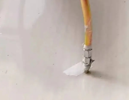 西陵瓷砖空鼓维修公司专业解答在瓷砖铺贴过程中，如果使用的砂料过粗（如全部使用了粗砂），可能会导致以下问题