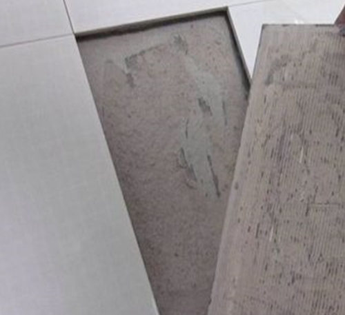 西陵瓷砖空鼓维修公司分享瓷砖铺贴时如果打浆（即涂抹在瓷砖背面和基层上的砂浆或瓷砖胶）过少，会带来以下问题